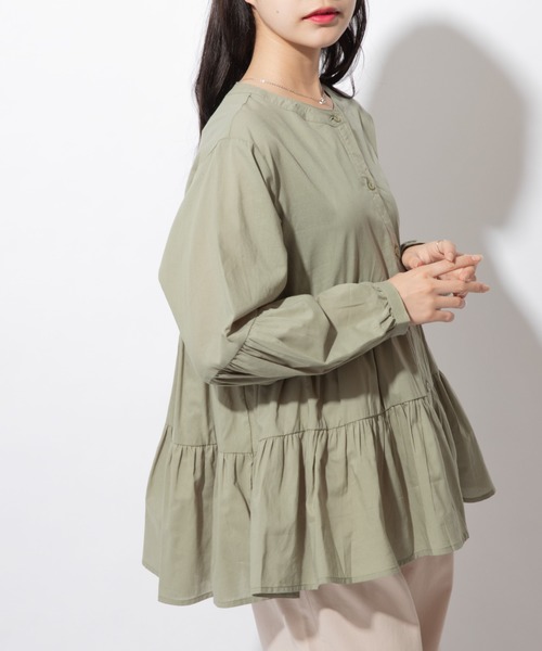 Mysa&Liina(ミーサリーナ)の「バンドカラーティアードブラウス(シャツ/ブラウス・レディース・ブラウン/ベージュ/カーキ/オフホワイト/ピンクベージュ・M)」の7枚目の写真