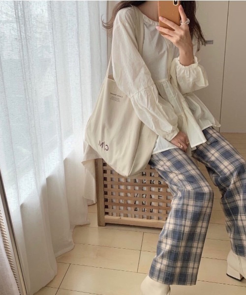 Mysa&Liina(ミーサリーナ)の「バンドカラーティアードブラウス(シャツ/ブラウス・レディース・ブラウン/ベージュ/カーキ/オフホワイト/ピンクベージュ・M)」の20枚目の写真