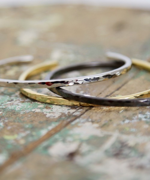 PIECE OF CHORD（ピースオブコード）の「PIECE OF CHORD / 3mmハンマードバングル コーティング（バングル/リストバンド・メンズ・ブラック/シルバー/ゴールド・FREE）」の9枚目の写真