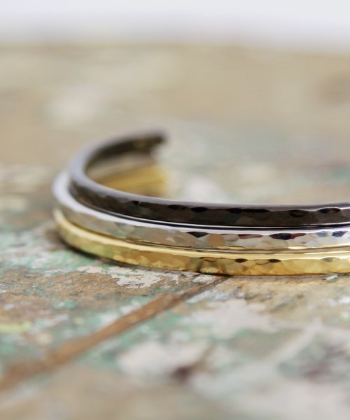 PIECE OF CHORD（ピースオブコード）の「PIECE OF CHORD / 3mmハンマードバングル コーティング（バングル/リストバンド・メンズ・ブラック/シルバー/ゴールド・FREE）」の10枚目の写真