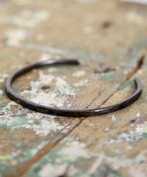 PIECE OF CHORD（ピースオブコード）の「PIECE OF CHORD / 3mmハンマードバングル コーティング（バングル/リストバンド・メンズ・ブラック/シルバー/ゴールド・FREE）」の11枚目の写真