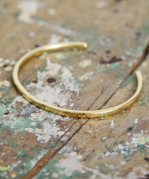 PIECE OF CHORD（ピースオブコード）の「PIECE OF CHORD / 3mmハンマードバングル コーティング（バングル/リストバンド・メンズ・ブラック/シルバー/ゴールド・FREE）」の13枚目の写真