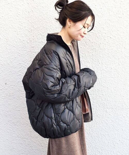 KELTY（ケルティ）の「【SHIPS別注】KELTY: リバーシブル ビッグシルエット キルト ブルゾン（ブルゾン・メンズ・ベージュ/ネイビー/ブラウン系その他/カーキ・SMALL/MEDIUM/LARGE/X-LARGE）」の13枚目の写真