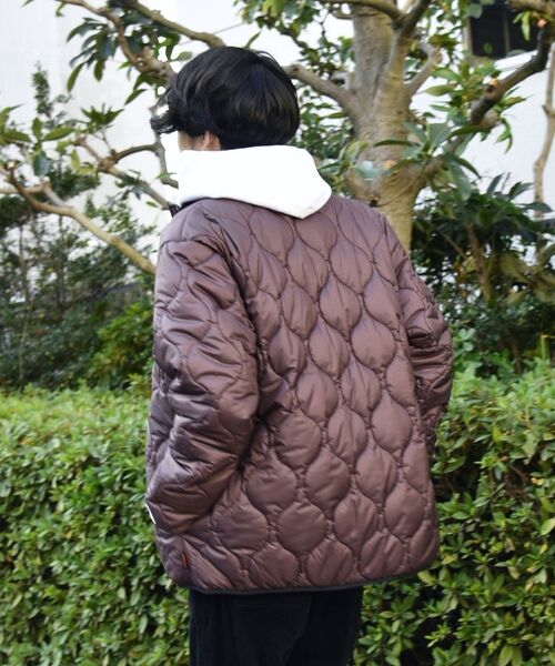 KELTY（ケルティ）の「【SHIPS別注】KELTY: リバーシブル ビッグシルエット キルト ブルゾン（ブルゾン・メンズ・ベージュ/ネイビー/ブラウン系その他/カーキ・SMALL/MEDIUM/LARGE/X-LARGE）」の21枚目の写真