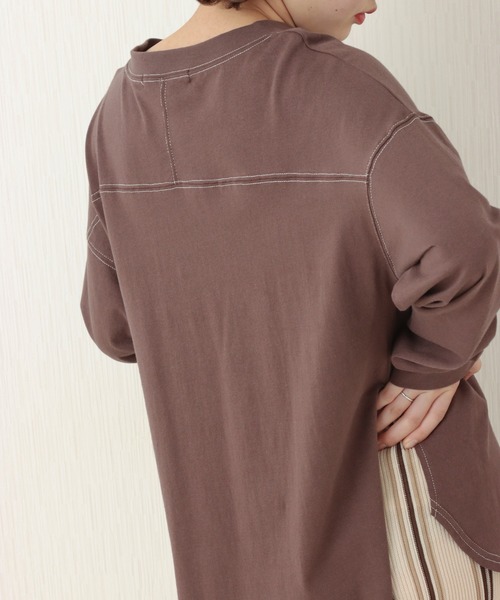 libelle more(リベル モア)の「OE天竺配色ステッチオーバーサイズTシャツ/ロンT(Tシャツ/カットソー・レディース・オフホワイト/ブラック/ブラウン/ピンクベージュ・M/L)」の4枚目の写真