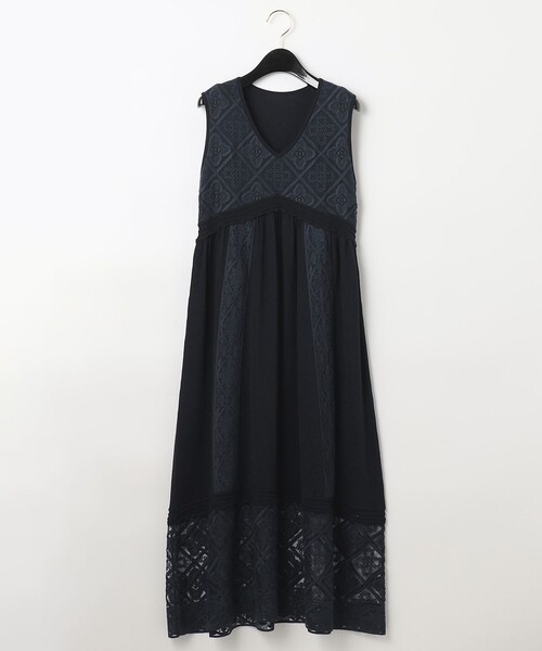 GRACE CONTINENTAL(グレースコンチネンタル)の「フラワーレース刺繍ニットワンピース(ワンピース・レディース・ネイビー/キナリ・36)」の2枚目の写真