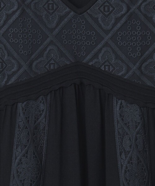 GRACE CONTINENTAL(グレースコンチネンタル)の「フラワーレース刺繍ニットワンピース(ワンピース・レディース・ネイビー/キナリ・36)」の6枚目の写真