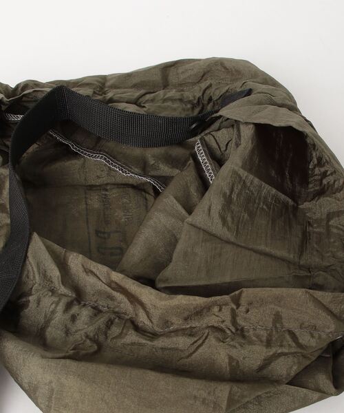 JACK & MARIE(ジャックアンドマリー)の「POSTGENERAL PACKABLE PARACHUTE NYLON BAG (ポストジェネラル )(エコバッグ/サブバッグ・メンズ・ブラック/オリーブ/ブラウン系その他・FREE)」の7枚目の写真
