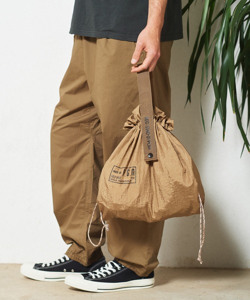 JACK & MARIE(ジャックアンドマリー)の「POSTGENERAL PACKABLE PARACHUTE NYLON BAG (ポストジェネラル )(エコバッグ/サブバッグ・メンズ・ブラック/オリーブ/ブラウン系その他・FREE)」の3枚目の写真