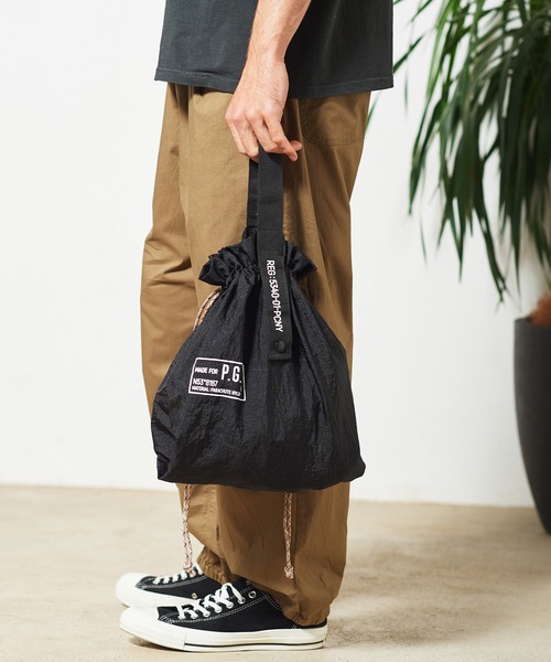 JACK & MARIE(ジャックアンドマリー)の「POSTGENERAL PACKABLE PARACHUTE NYLON BAG (ポストジェネラル )(エコバッグ/サブバッグ・メンズ・ブラック/オリーブ/ブラウン系その他・FREE)」の2枚目の写真