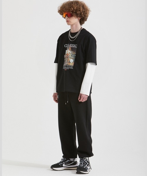 AT THE MOMENT(アットザモーメント)の「【AT THE MOMENT 】ワールドツアーハーフティーシャツ / World Tour Half T-shirt(Tシャツ/カットソー・レディース・ブラック/ホワイト・LARGE/MEDIUM)」の5枚目の写真
