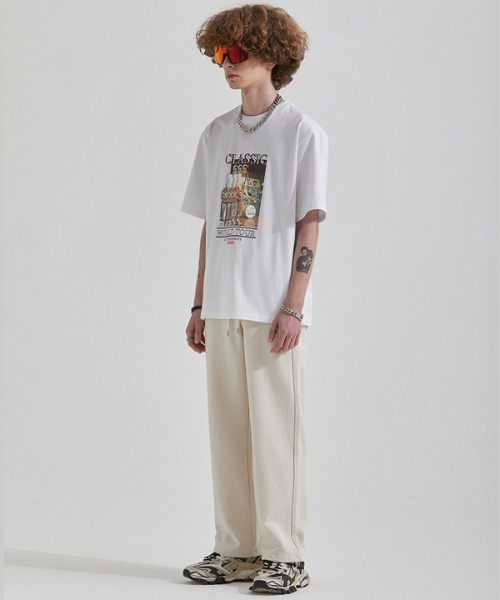AT THE MOMENT(アットザモーメント)の「【AT THE MOMENT 】ワールドツアーハーフティーシャツ / World Tour Half T-shirt(Tシャツ/カットソー・レディース・ブラック/ホワイト・LARGE/MEDIUM)」の3枚目の写真