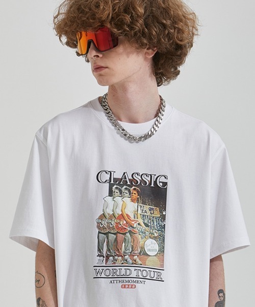 AT THE MOMENT(アットザモーメント)の「【AT THE MOMENT 】ワールドツアーハーフティーシャツ / World Tour Half T-shirt(Tシャツ/カットソー・レディース・ブラック/ホワイト・LARGE/MEDIUM)」の4枚目の写真