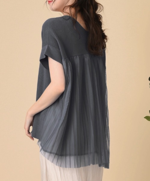 INTERPLANET（インタープラネット）の「ＢＡＣＫプリーツチュールニットプルオーバー（ニット/セーター・レディース・チャコールグレー/ライトグレー/ベージュ・FREE）」の2枚目の写真