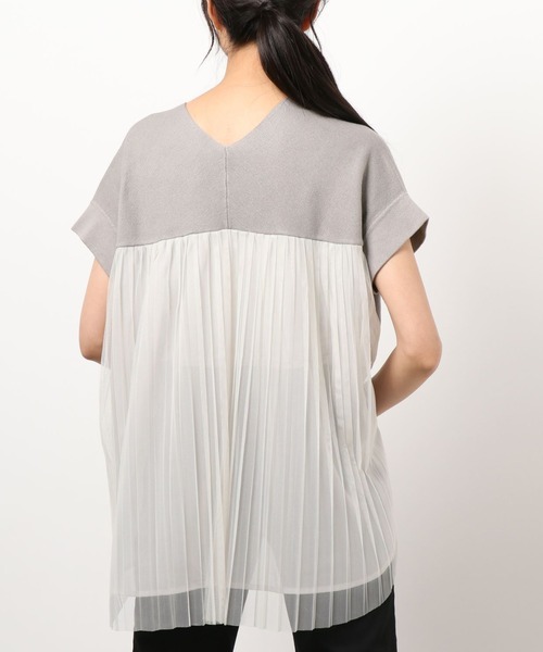 INTERPLANET（インタープラネット）の「ＢＡＣＫプリーツチュールニットプルオーバー（ニット/セーター・レディース・チャコールグレー/ライトグレー/ベージュ・FREE）」の3枚目の写真