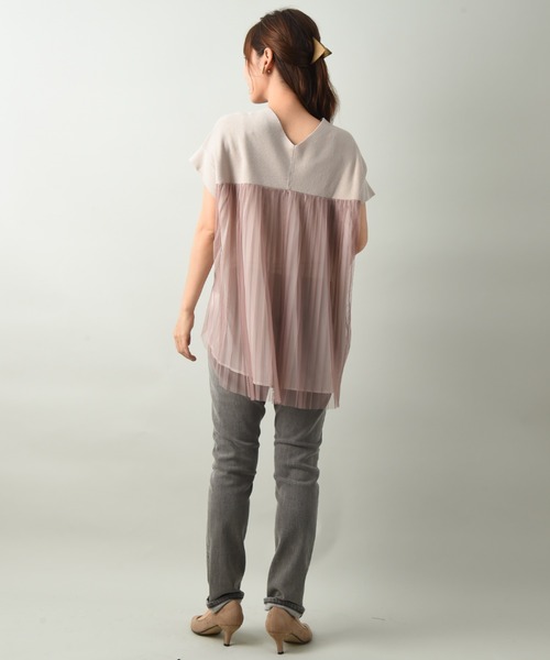 INTERPLANET（インタープラネット）の「ＢＡＣＫプリーツチュールニットプルオーバー（ニット/セーター・レディース・チャコールグレー/ライトグレー/ベージュ・FREE）」の9枚目の写真