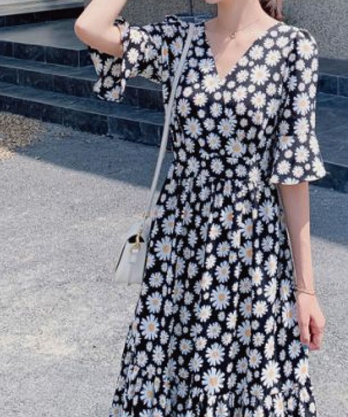 meJane（ミージェーン）の「マーガレット柄カシュクールロング