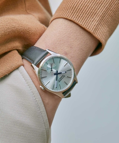 KATHARINE HAMNETT LONDON （キャサリンハムネットロンドン）の「KATHARINE HAMNETT LONDON/キャサリンハムネットロンドン NEW BASIC RETRO Watch（アナログ腕時計・メンズ・シルバー・FREE）」の5枚目の写真
