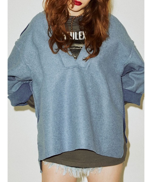 jouetie（ジュエティ）の「Vネックカットオフプルオーバー（スウェット・レディース・ブラック/ブラウン/ピンク/ブルー・MEDIUM）」の3枚目の写真