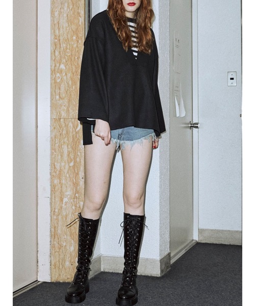 jouetie（ジュエティ）の「Vネックカットオフプルオーバー（スウェット・レディース・ブラック/ブラウン/ピンク/ブルー・MEDIUM）」の8枚目の写真