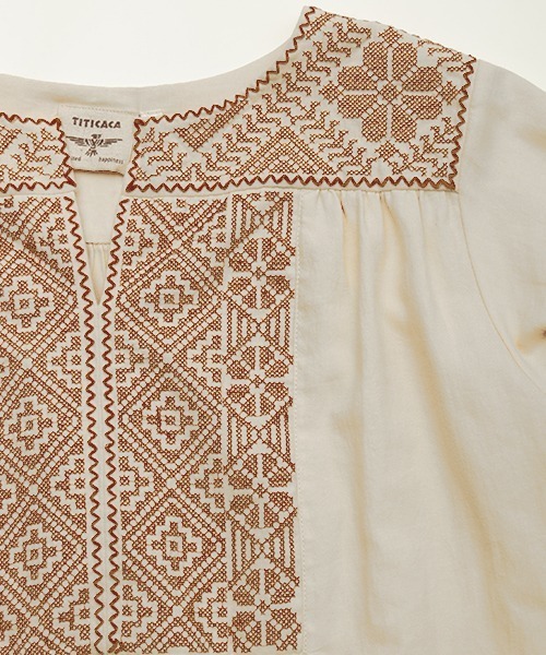 チチカカ（チチカカ）の「クロス刺繍プルオーバー（シャツ/ブラウス・レディース・チャコールグレー/グリーン/アイボリー・FREE）」の19枚目の写真