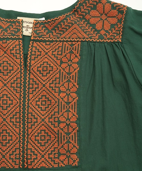 チチカカ（チチカカ）の「クロス刺繍プルオーバー（シャツ/ブラウス・レディース・チャコールグレー/グリーン/アイボリー・FREE）」の20枚目の写真