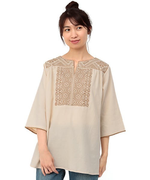 チチカカ（チチカカ）の「クロス刺繍プルオーバー（シャツ/ブラウス・レディース・チャコールグレー/グリーン/アイボリー・FREE）」の10枚目の写真