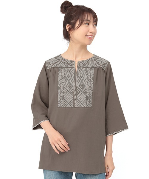 チチカカ（チチカカ）の「クロス刺繍プルオーバー（シャツ/ブラウス・レディース・チャコールグレー/グリーン/アイボリー・FREE）」の9枚目の写真