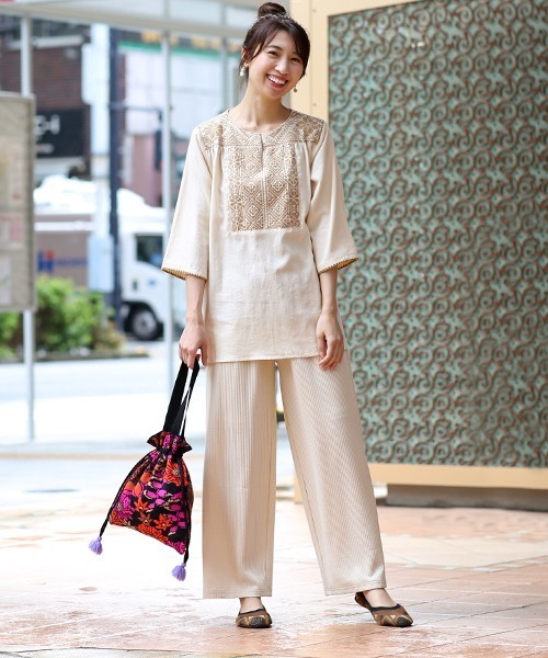 チチカカ（チチカカ）の「クロス刺繍プルオーバー（シャツ/ブラウス・レディース・チャコールグレー/グリーン/アイボリー・FREE）」の6枚目の写真