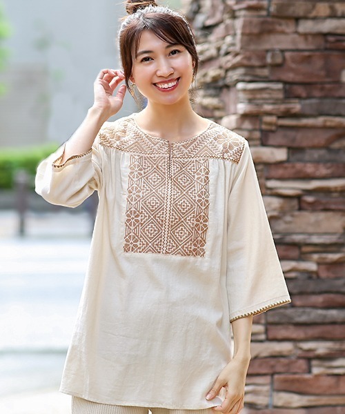 チチカカ（チチカカ）の「クロス刺繍プルオーバー（シャツ/ブラウス・レディース・チャコールグレー/グリーン/アイボリー・FREE）」の7枚目の写真