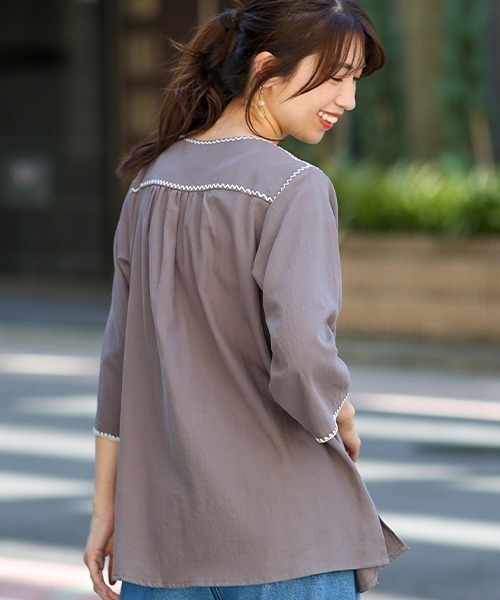 チチカカ（チチカカ）の「クロス刺繍プルオーバー（シャツ/ブラウス・レディース・チャコールグレー/グリーン/アイボリー・FREE）」の5枚目の写真