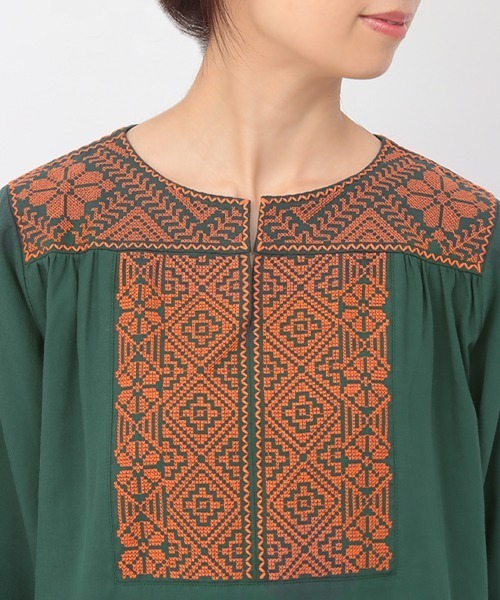 チチカカ（チチカカ）の「クロス刺繍プルオーバー（シャツ/ブラウス・レディース・チャコールグレー/グリーン/アイボリー・FREE）」の14枚目の写真