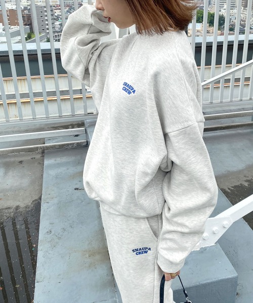 Snap club（スナップクラブ）の「【Snap club】裏起毛ワンポイント刺繍ロゴ オーバーサイズ プルオーバースウェット（スウェット・メンズ・ライトブルー/ネイビー/ブラック/オートミール/グリーン系その他・M/L）」の11枚目の写真