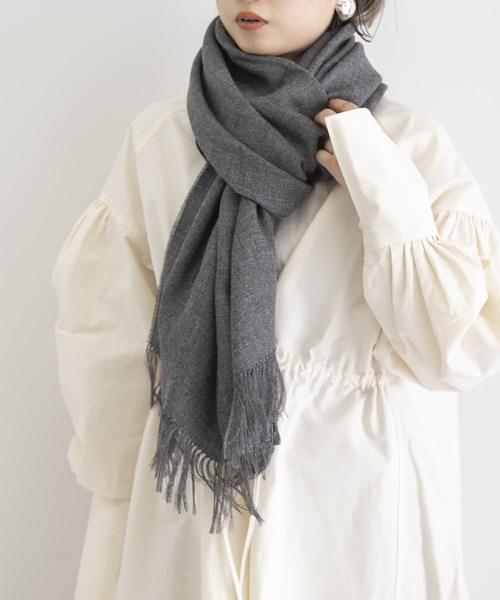 THE INOUE BROTHERS(ザイノウエブラザーズ)の「THE INOUE BROTHERS Brushed Scarf(マフラー・レディース・ホワイト系その他/ブルー系その他/キャメル/オレンジ/グレー/ブラック/ネイビー・ONE)」の4枚目の写真