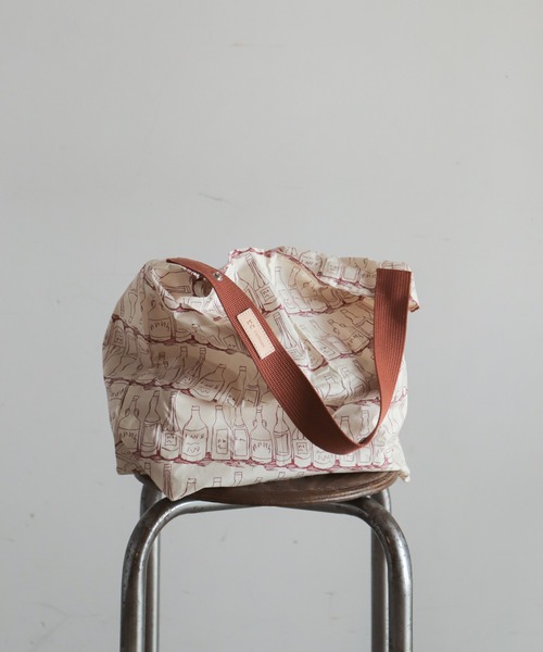 rapiecage（ラピエサージュ）の「ポケッタブル　プリントバッグ（ショルダーバッグ・レディース・サックスブルー/マスタード/キナリ/ネイビー/ボルドー・FREE）」の5枚目の写真