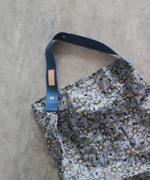 rapiecage（ラピエサージュ）の「ポケッタブル　プリントバッグ（ショルダーバッグ・レディース・サックスブルー/マスタード/キナリ/ネイビー/ボルドー・FREE）」の21枚目の写真