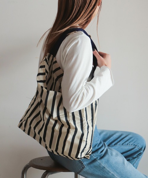 rapiecage（ラピエサージュ）の「ポケッタブル　プリントバッグ（ショルダーバッグ・レディース・サックスブルー/マスタード/キナリ/ネイビー/ボルドー・FREE）」の14枚目の写真