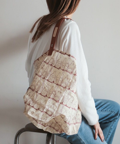 rapiecage（ラピエサージュ）の「ポケッタブル　プリントバッグ（ショルダーバッグ・レディース・サックスブルー/マスタード/キナリ/ネイビー/ボルドー・FREE）」の16枚目の写真