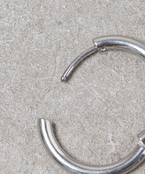 ADAMASTE（アダマスト）の「ステンレスフープピアス/イヤリング【両耳用】（ピアス（両耳用）・メンズ・シルバー/シルバー系その他・FREE）」の4枚目の写真