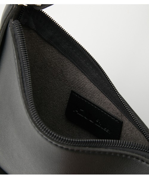 AZUL by moussy（アズールバイマウジー）の「MINI BAG POUCH/ミニバッグポーチ（ポーチ・レディース・ブラック/ライトベージュ・FREE）」の7枚目の写真