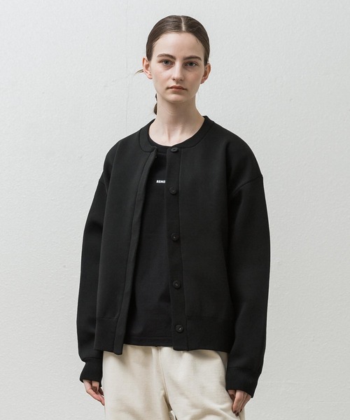 ALLUMER（アリュメール）の「ポリエステルクルーネックニットブルゾン（ブルゾン・レディース・ブラック/グリーン/アイボリー/レッド・1）」の3枚目の写真