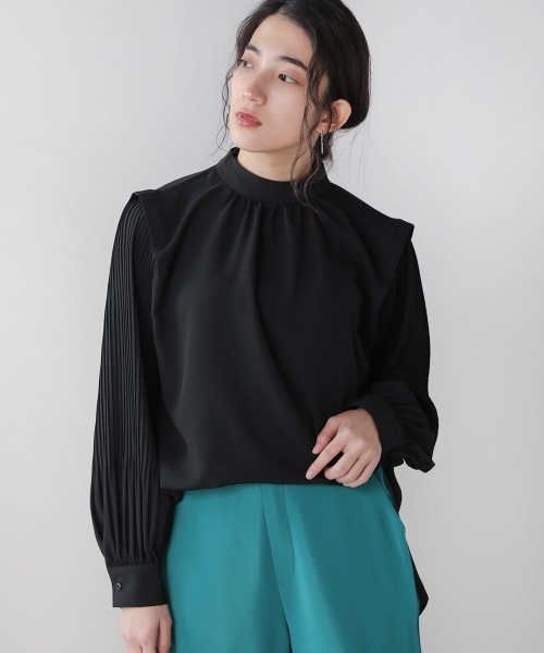 Bou Jeloud(ブージュルード)の「【WEB限定】タックショルダープリーツスリーブブラウス(シャツ/ブラウス・レディース・ブラック/オフホワイト/サックスブルー・38)」の2枚目の写真