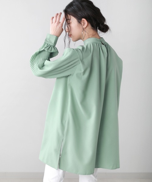 Bou Jeloud(ブージュルード)の「【WEB限定】タックショルダープリーツスリーブブラウス(シャツ/ブラウス・レディース・ブラック/オフホワイト/サックスブルー・38)」の15枚目の写真