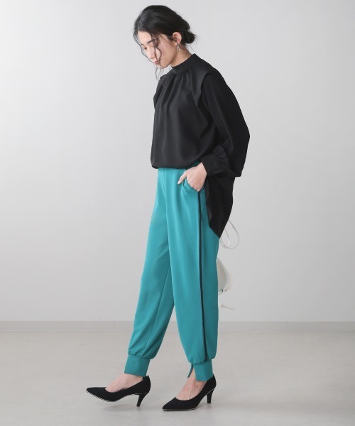 Bou Jeloud(ブージュルード)の「【WEB限定】タックショルダープリーツスリーブブラウス(シャツ/ブラウス・レディース・ブラック/オフホワイト/サックスブルー・38)」の9枚目の写真