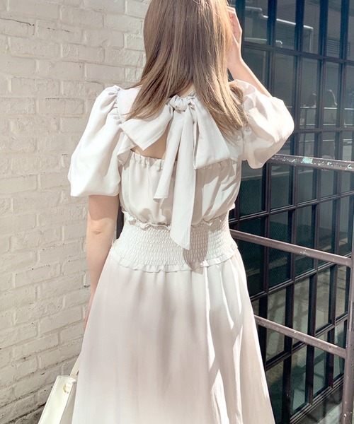 OLIVE des OLIVE（オリーブデオリーブ）の「【WEB限定カラー有】ピンタックバックリボンワンピース（ワンピース・レディース・ライトグレー/グレイッシュベージュ/オフホワイト/サックスブルー/ライム/ブルー・FREE）」の13枚目の写真