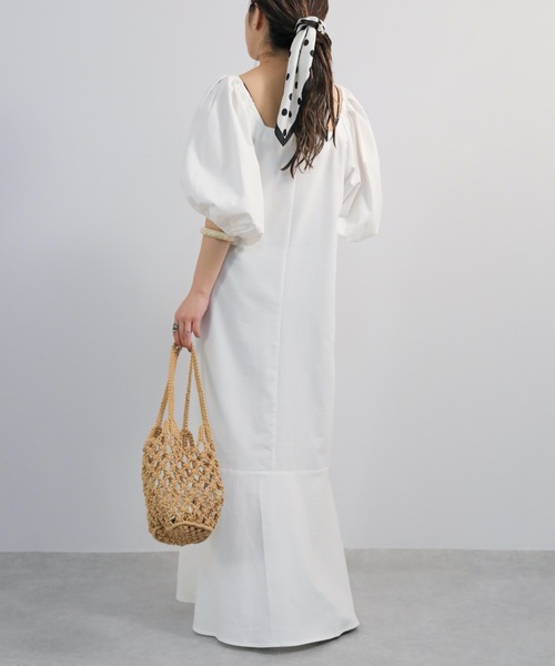 ap retro（アプレトロ）の「ボリュームスリーブ裾フレアワンピース/マーメイドワンピース　前後２WAY（ワンピース・レディース・オフホワイト/ブラック/グリーン/ベージュ/ブラウン/スミクロ/ブルー/ライトブルー/インディゴブルー・FREE）」の14枚目の写真