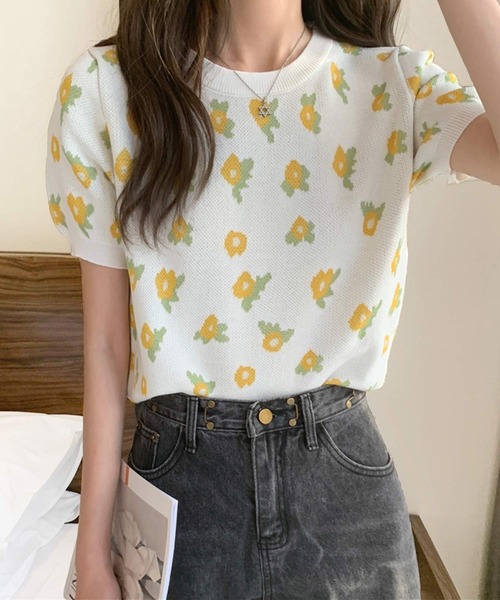 Amulet(アミュレット)の「花柄ショート丈ニットトップス(Tシャツ/カットソー・レディース・ブルー/グリーン/ブラック/ホワイト・FREE)」の2枚目の写真
