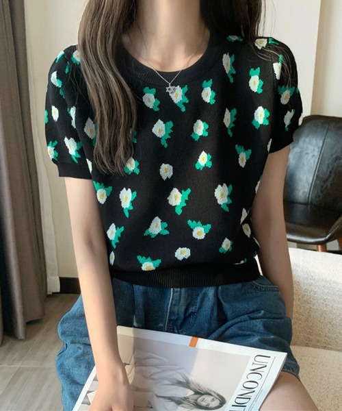 Amulet(アミュレット)の「花柄ショート丈ニットトップス(Tシャツ/カットソー・レディース・ブルー/グリーン/ブラック/ホワイト・FREE)」の3枚目の写真