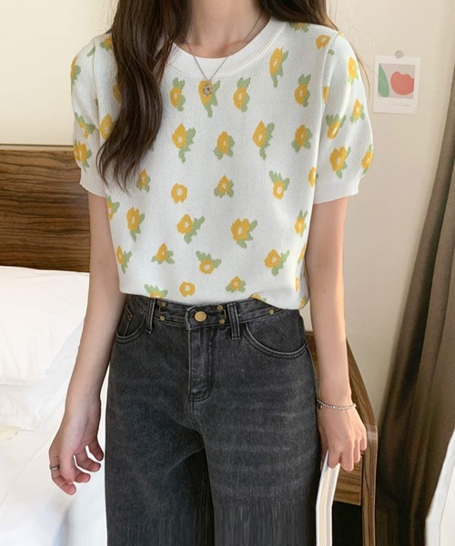 Amulet(アミュレット)の「花柄ショート丈ニットトップス(Tシャツ/カットソー・レディース・ブルー/グリーン/ブラック/ホワイト・FREE)」の8枚目の写真