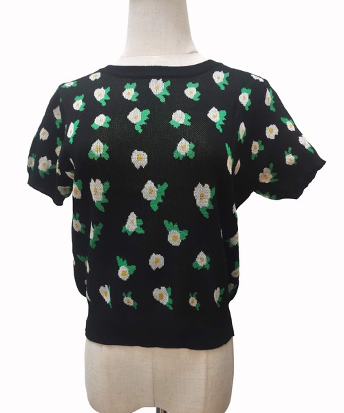 Amulet(アミュレット)の「花柄ショート丈ニットトップス(Tシャツ/カットソー・レディース・ブルー/グリーン/ブラック/ホワイト・FREE)」の9枚目の写真